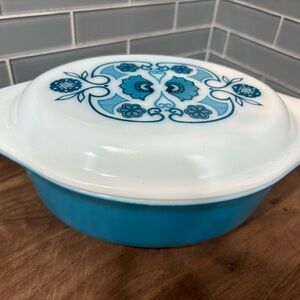 vintage Pyrex "Blue Horizon" oval casserole dish with a lid 043